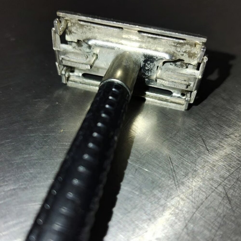 Vintage SCHICK Double Edge Razor Black Handle Twist Open Handle.